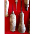 7  X ANTIQUE WOOD HANDLE TOOLS INCL LEATHER WORKING TOOLS.