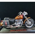 HARLEY DAVIDSON 1/10 DIE CAST WITH PLASTIC DETAIL CLASSIC RANGE MODEL ( A )