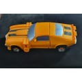 TRANSFORMERS BUMBLE BEE 1977 Chevy Camaro Hollywood -1:24. PLASTIC. 16CM LONG.