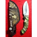 BUCK 390 OMNI HUNTER FIXED BLADE KNIFE WITH CAMO HANDLE 19.70 CM LONG. WITH CAMO SHEATH.