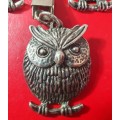 4 X VINTAGE HEAVY BIG METAL CASTED OWL TABLE CLOTH HOLDERS.