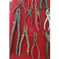 18 X COLLECTION OF ANTIQUE TO VINTAGE PLIERS !! ONE BID FOR ALL !!