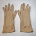 Vintage women`s beige gloves