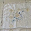 Small vintage embroidered tablecloth - Size 94 x 94 cm