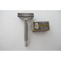 SHAVING - VINTAGE VALET RAZOR AND UNOPENED PACKET OF EVER-READY BLADES