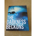 THE DARKNESS BECKONS  by Martyn Farr (History and Development of world cave diving)