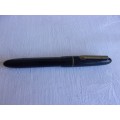 Vintage  no-name twist-filler fountain pen with a 14ct gold nib