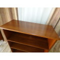 A STUNNING MODERN WOODEN BOOK SHELF PERFECT TO DISPLAY BOOKS & COLLECTIBLES!!!