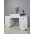 A BEAUTIFUL STYLISH VINTAGE LADIES DRESSING TABLE, PAINT/DISTRESS IT TO SUITE YOUR OWN STYLE!!