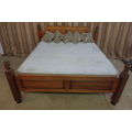 A FANTASTIC AND BEAUTIFULLY MADE "GRANDIS FURNITURE" SOLID SATINWOOD KING SIZE MISSION BED