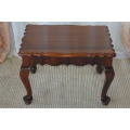 A FABULOUS ANTIQUE SOLID DARK MAHOGANY PAD FOOT ON CABRIOLE LEGS COFFEE TABLE IN STUNNING CONDITION