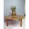 A STUNNING ROUND SOLID OAK CENTRE COFFEE TABLE. LOVELY IN YOUR INFORMAL LOUNGES!!