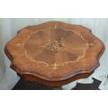 A FABULOUS ANTIQUE MAHOGANY OCCASIONAL TABLE WITH AWESOME MARQUERTY INLAY DETAILING