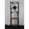 AN SUPERB ANTIQUE OAK HALL STAND WITH BEAUTIFUL METAL HOOKS AND A BEVELLED MIRROR