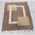 A WONDERFUL (2.2m x 1.7m) BROWN PURE WOOL WOVEN CARPET WITH SAND BROWN AND BEIGE/ TAN DETAILING