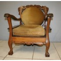 A BEAUTIFUL COMFORTABLE SOLID WALNUT BALL & CLAW ARMCHAIR WITH STUNNING DETAILING!!!