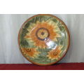AN AWESOME AND COLOURFUL COLLECTABLE WALL PLATE WITH BIG BEAUTIFUL SUNFLOWERS