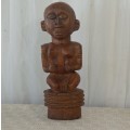 A FANTASTIC TRADITIONAL AFRICAN HAND CARVED FIGURINE OF AN AFRICAN WOMEN