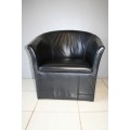 2x STUNNING AND VERY STYLISH BLACK GENUINE LEATHER TUB CHAIRS w/ CLEAN UNCOMPLICATED LINES bid/chair
