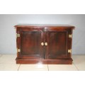 A SUPERB EXECUTIVE DESK DOUBLE DOOR DESK CREDENZA WITH BRASS HANDLES AND HINGES