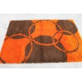 A BEAUTIFUL BOLD "ORANGE AND BLACK" PURE WOOL LONG PILE CARPET IN GREAT CONDITION