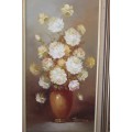 AN EXQUISITE FRAMED AND SIGNED ORIGINAL "ROBERT COX" OIL ON BOARD PAINTING OF A VASE OF WHITE ROSES