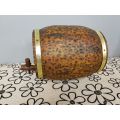 AN AWESOME VINTAGE WOODEN "MINIATURE" ORNAMENTAL BAR BARREL WITH BRASS OUTER RINGS & WOODEN TAP