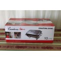 A SUPERB BRAND NEW 18/8 STAINLESS STEEL 10 LITRE TWO-BURNER LIDDED CHAFING DISH IN ITS ORIGINAL BOX
