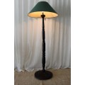 AN EXQUISITE & BEAUTIFUL TALL FREESTANDING SOLID AFRICAN BLACK WOOD FLOOR LAMP WITH A LARGE SHADE