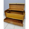 A SUPERB VINTAGE "RETRO" KIST WITH LOADS OF STORAGE SPACE IN WONDERFUL CONDITION