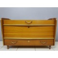 A SUPERB VINTAGE "RETRO" KIST WITH LOADS OF STORAGE SPACE IN WONDERFUL CONDITION