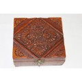 A BEAUTIFUL HAND CARVED ORIENTAL TEA STORAGE BOX WITH A "SEALING" LIP AND LOCKING LATCH
