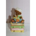 A WONDERFUL AND COLOURFUL HAND PAINTED OXYLITE RESIN "TEDDY" TRINKET BOX IN GREAT CONDITION