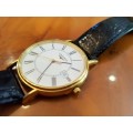 A MAGNIFICENT TOP-END "LONGINES" UNISEX GOLD PLATED WRIST WATCH WITH LEATHER STRAP