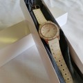 AN INCREDIBLE WHITE JACQUES LEMANS LADIES "ROME" SPORTS WRIST WATCH WITH GOLD DETAILING