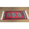 A WONDERFUL VINTAGE PERSIAN CARPET "TABLE CARPET" FOR A CANDELABRA, TABLE LAMP OR LARGE BOWL