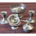 AN AWESOME MIXED JOB LOT OF SILVER PLATE & METAL WARE INCLUDING CANDLE HOLDERS, DISHES AND MORE
