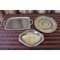 A WONDERFUL COLLECTION OF ASSORTED METAL WARE INCL. A SERVING TRAY, BOWL & ENGRAVED PLATE