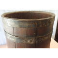 AN AMAZING ANTIQUE OAK BUTTER CHURNING BARREL WITH ORIGINAL HOOPS IN AWESOME CONDITION