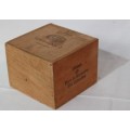 AN EXQUSITELY HAND MADE JOSE GENER EPICURE No.2 WOODEN CIGAR BOX IN FANTASTIC CONDITION!!!