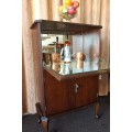 AN EXQUISITE VINTAGE COCKTAIL CABINET WITH MIRROR INTERIOR AND LOADS OF SPACE INSIDE