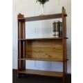 A beautiful and solidly made Oak book case with 4 shelves in great condition!!!