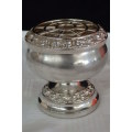 An awesome vintage silver plated Ianthe quill holder with beautiful detailing in amazing condition