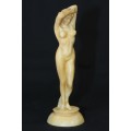 A beautiful and very elegant oxylite figurine of a lady - made in Italy