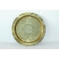 A stunning solid brass plate with gorgeous hand engraved detailing in great condition