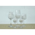 A gorgeous collection of 5x assorted wine glasses including - Ideal pub/bar glasses; bid/glass
