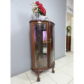 A gorgeous, stylish Imbuia ball & claw one glass door corner display cabinet in great condition!