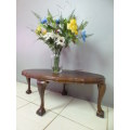 A beautiful, elegant vintage Imbuia ball and claw (oval shape) coffee/ display table. Gorgeous!!!