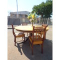 A fabulous vintage solid yellow wood & imbuia 6 seater dining room table, beautiful & elegant!!!