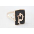 A magnificent 9 ct gold signet ring with the letter "P" on black Onyx stone